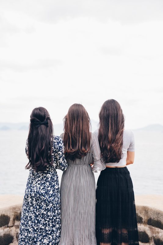 שלוש בנות 