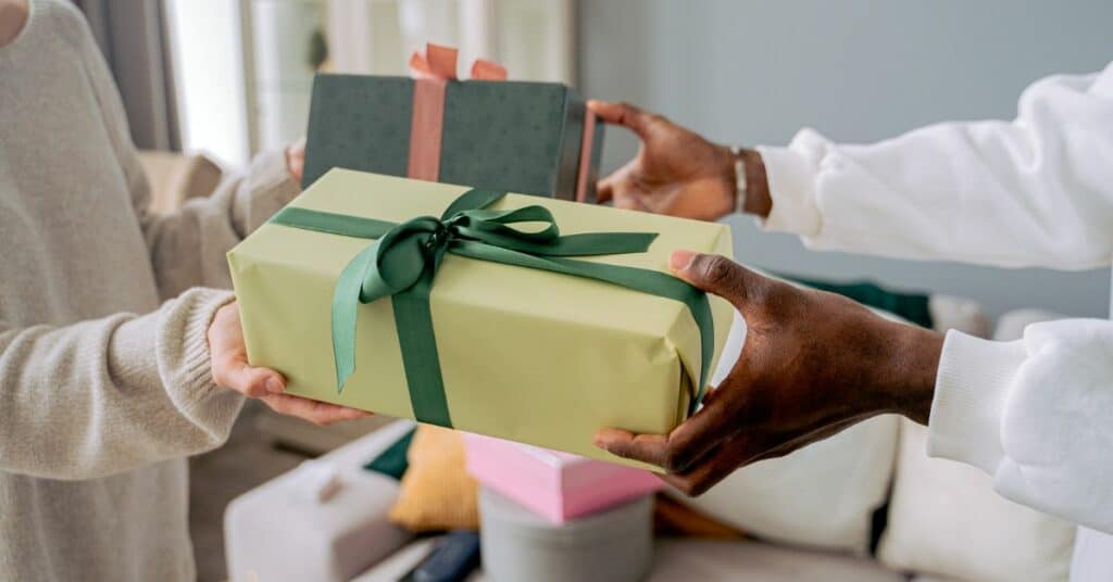 4 טיפים למציאת המתנה המושלמת לאישתך!